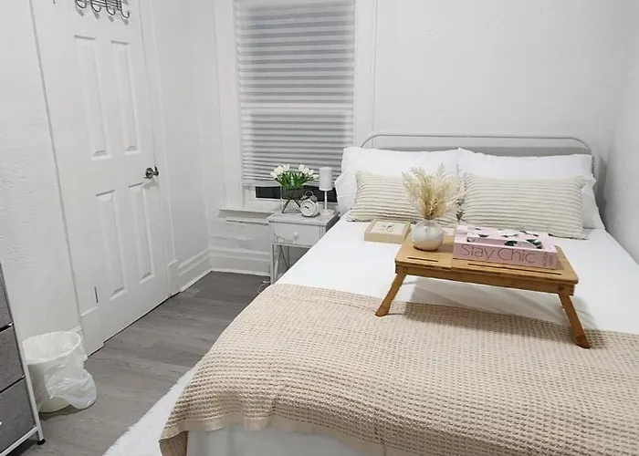 New Renovated 2 Bedroom Usa Side
