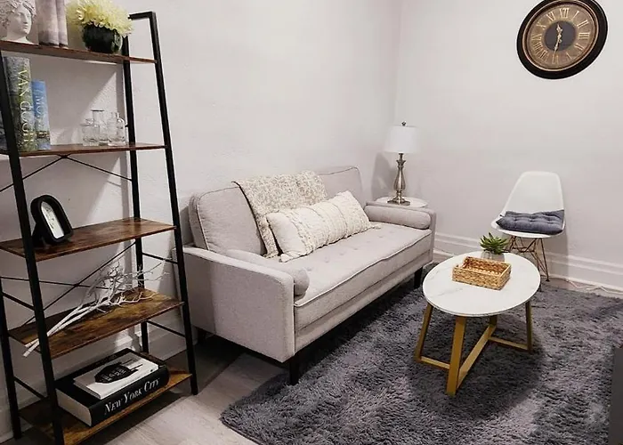 New Renovated 2 Bedroom Usa Side