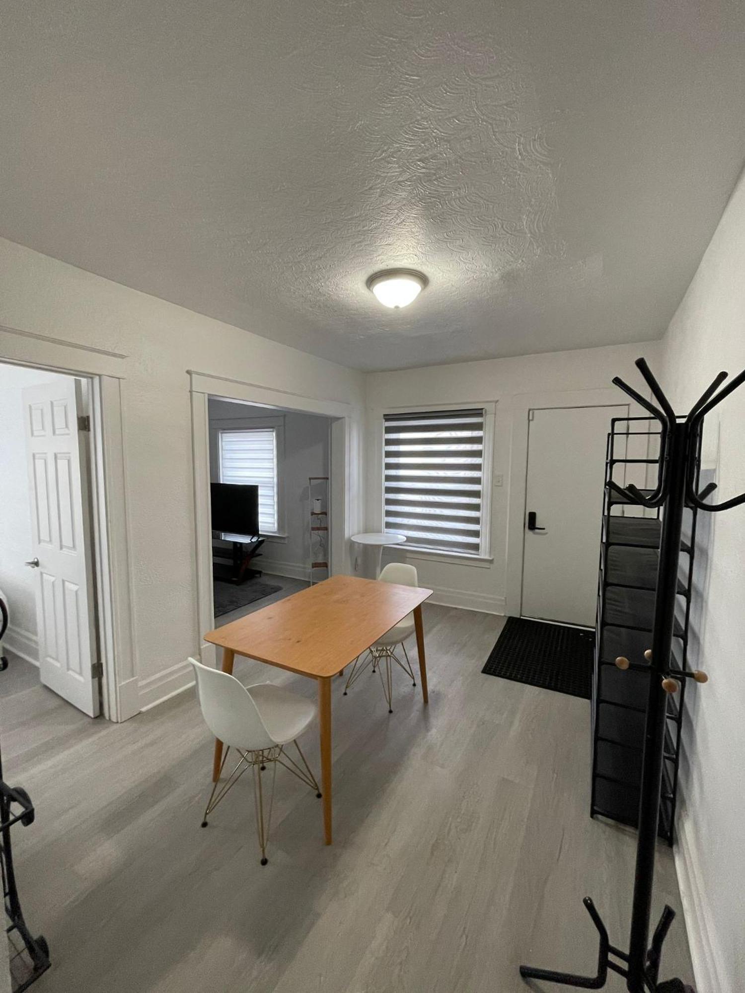 New Renovated 2 Bedroom Side Appartement *