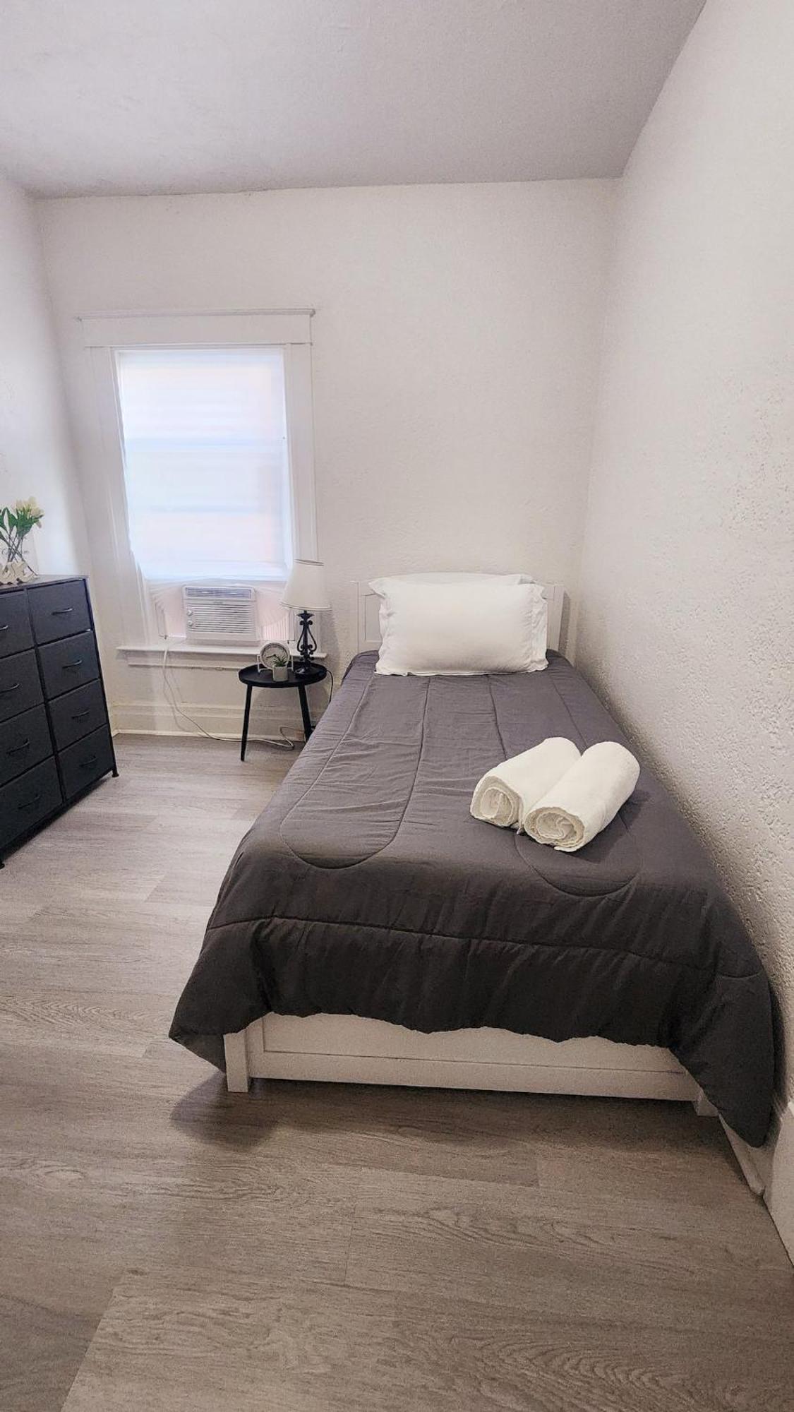 Apartamento New Renovated 2 Bedroom Side Niagara Falls