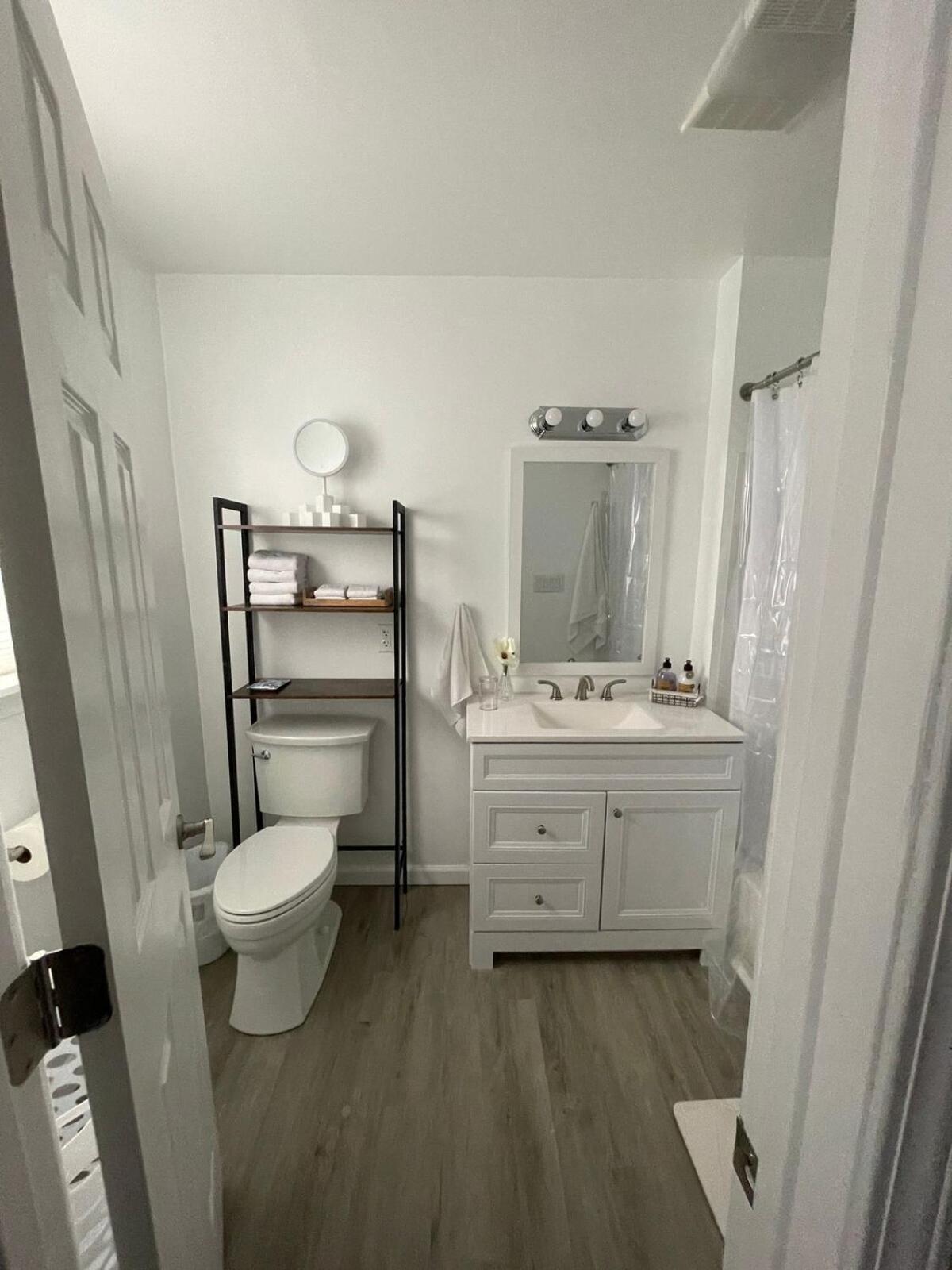Appartement New Renovated 2 Bedroom Side