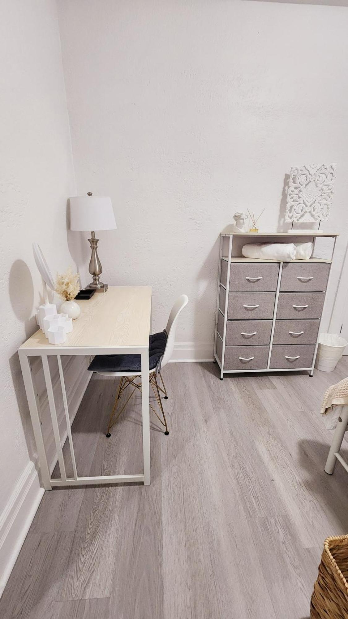 Appartement New Renovated 2 Bedroom Side *