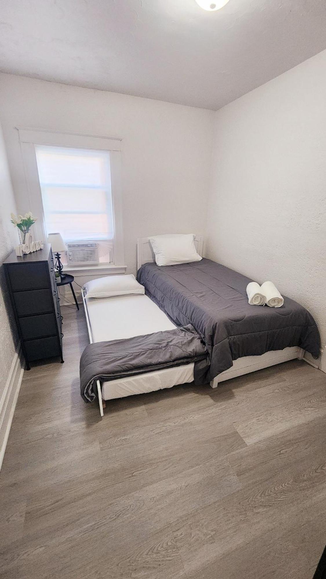 New Renovated 2 Bedroom Side Niagara Falls
