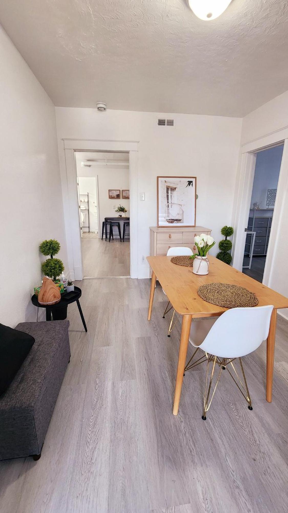 Appartement New Renovated 2 Bedroom Side *