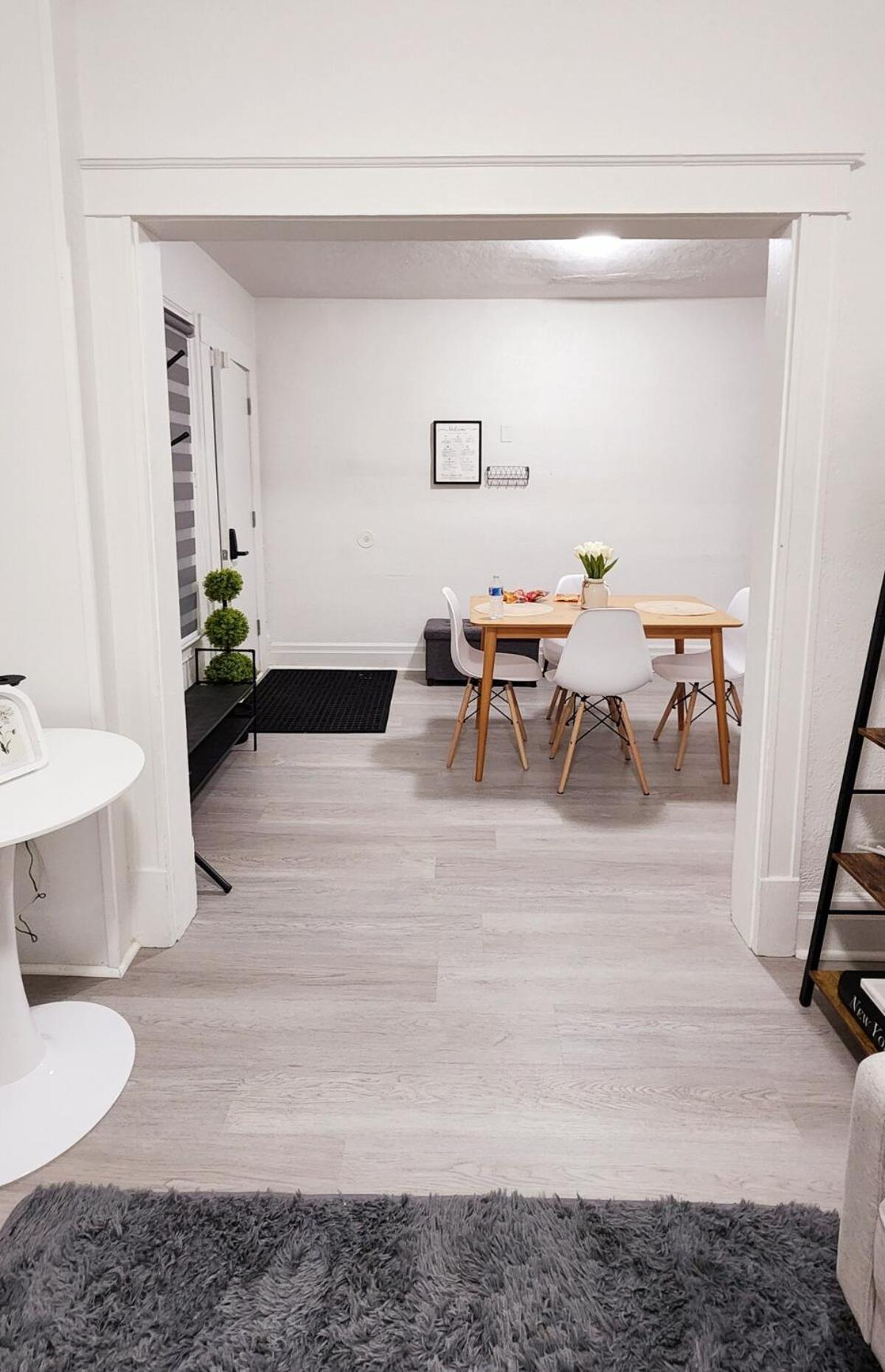 New Renovated 2 Bedroom Side Appartement Niagara Falls