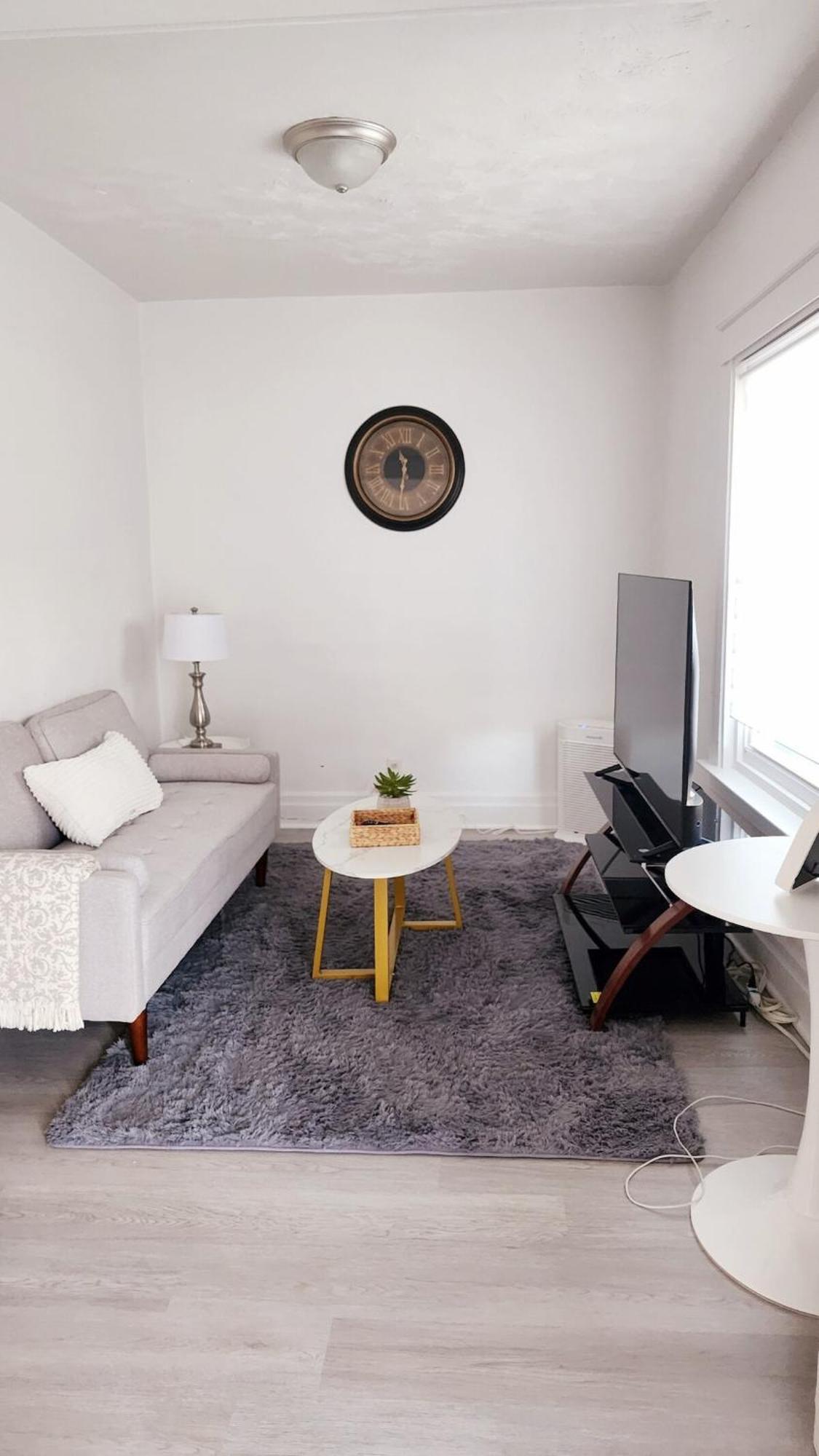 New Renovated 2 Bedroom Side